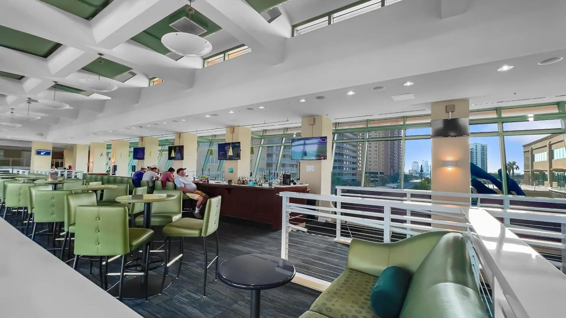 Emerald Beach Resort Condo-Gulf Front+Beach Access! Beach Chair Service! Panama City Beach 0*,  Ηνωμένες Πολιτείες της Αμερικής