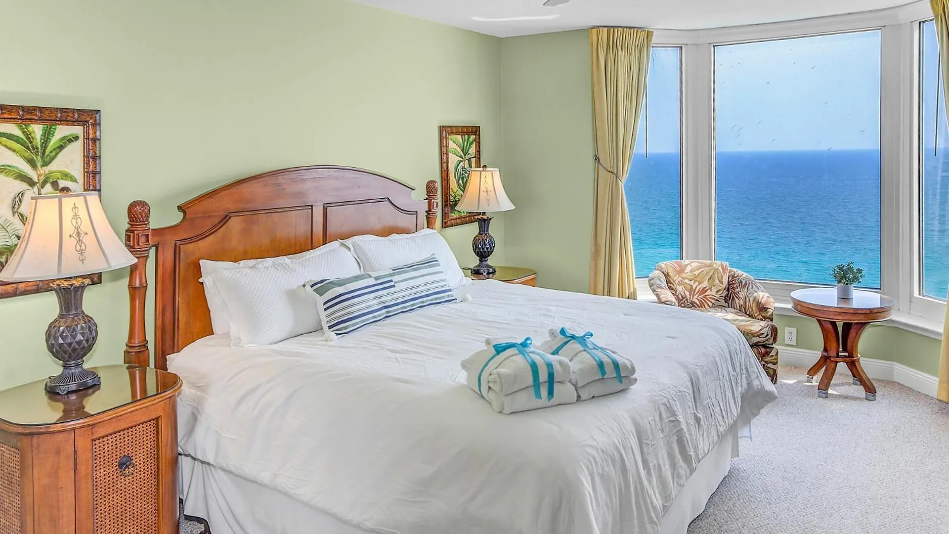 Emerald Beach Resort Condo-Gulf Front+Beach Access! Beach Chair Service! Panama City Beach