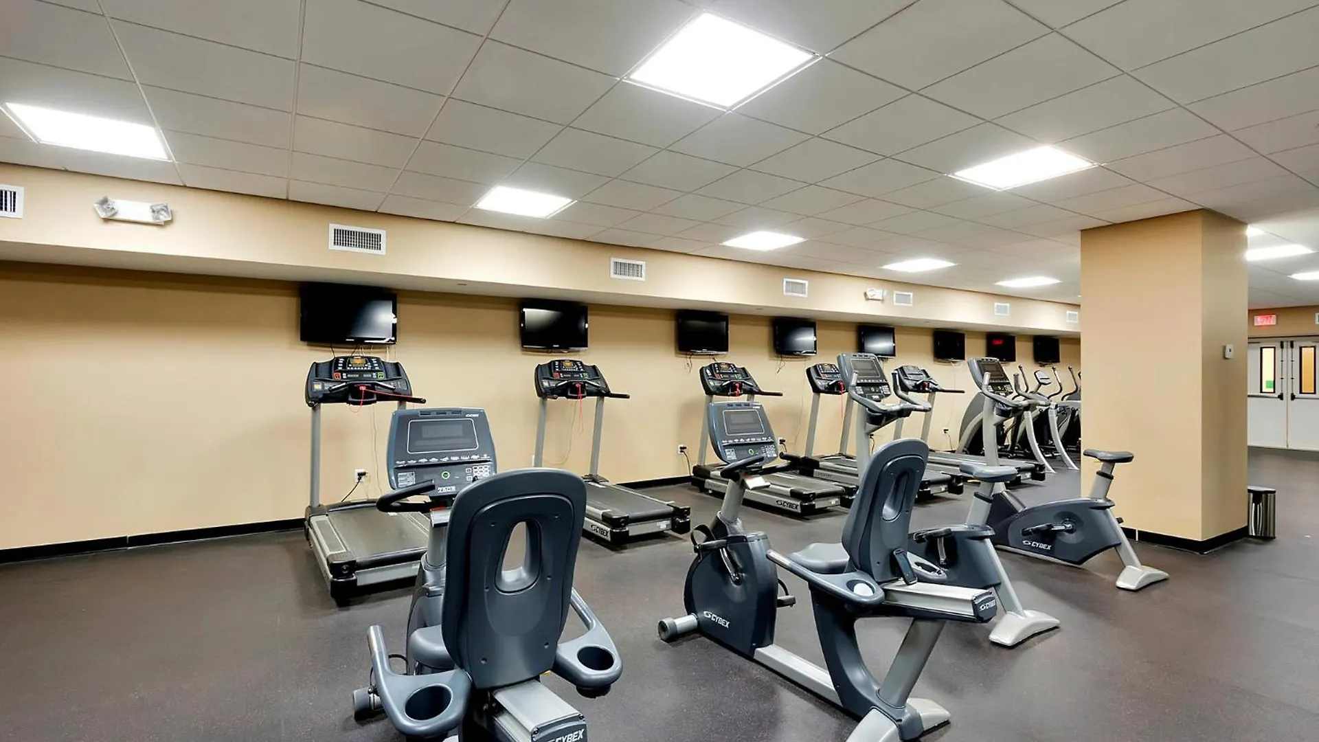 Emerald Beach Resort Condo-Gulf Front+Beach Access! Beach Chair Service! Panama City Beach