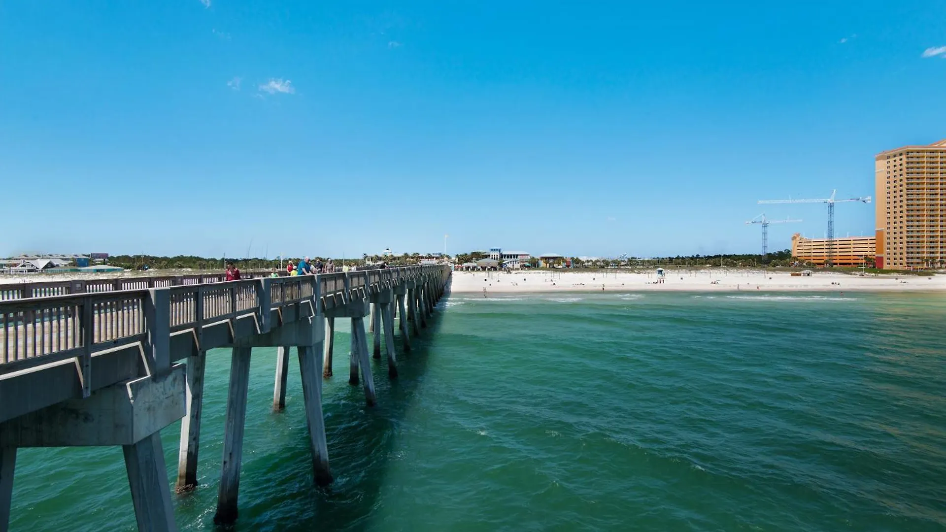 Emerald Beach Resort Condo-Gulf Front+Beach Access! Beach Chair Service! Panama City Beach Holiday home